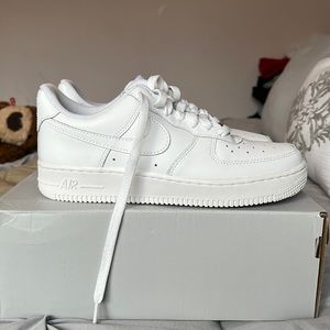 All white Air Force 1